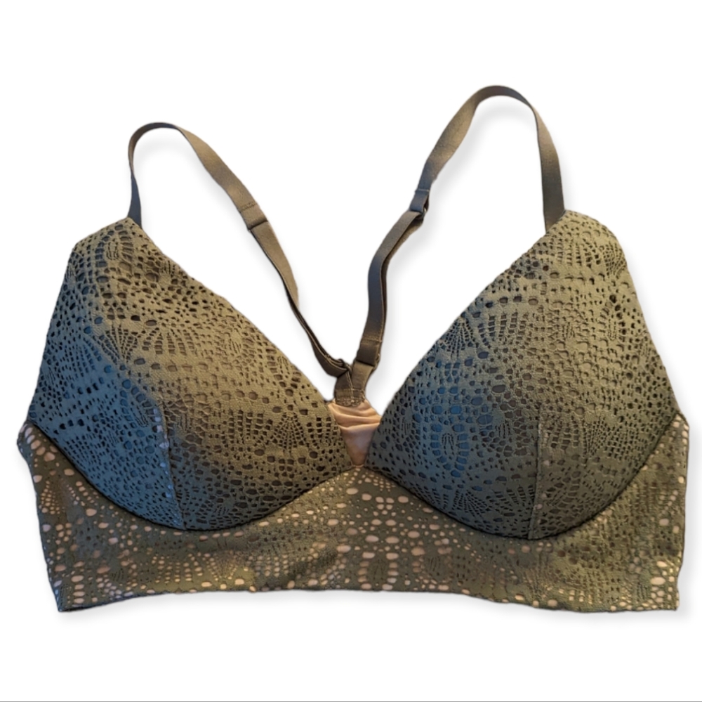 Victoria's Secret Body by Victoria Lightly Lined Plunge Bra